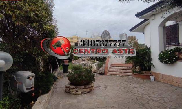 casa indipendente in vendita a Roma in zona Acilia