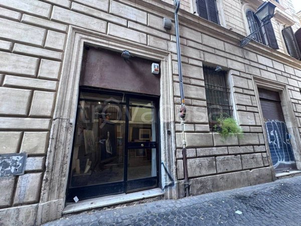 negozio in vendita a Roma in zona Rione di Ponte
