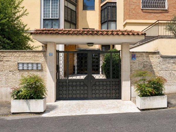 appartamento in vendita a Roma in zona Vigna Murata