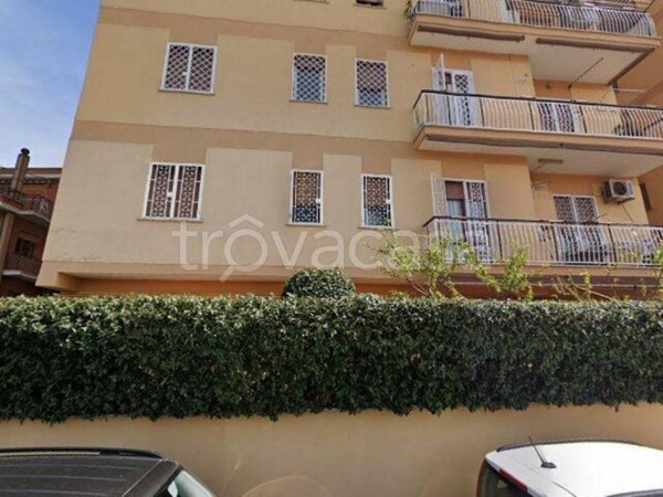 appartamento in vendita a Roma in zona Torre Angela