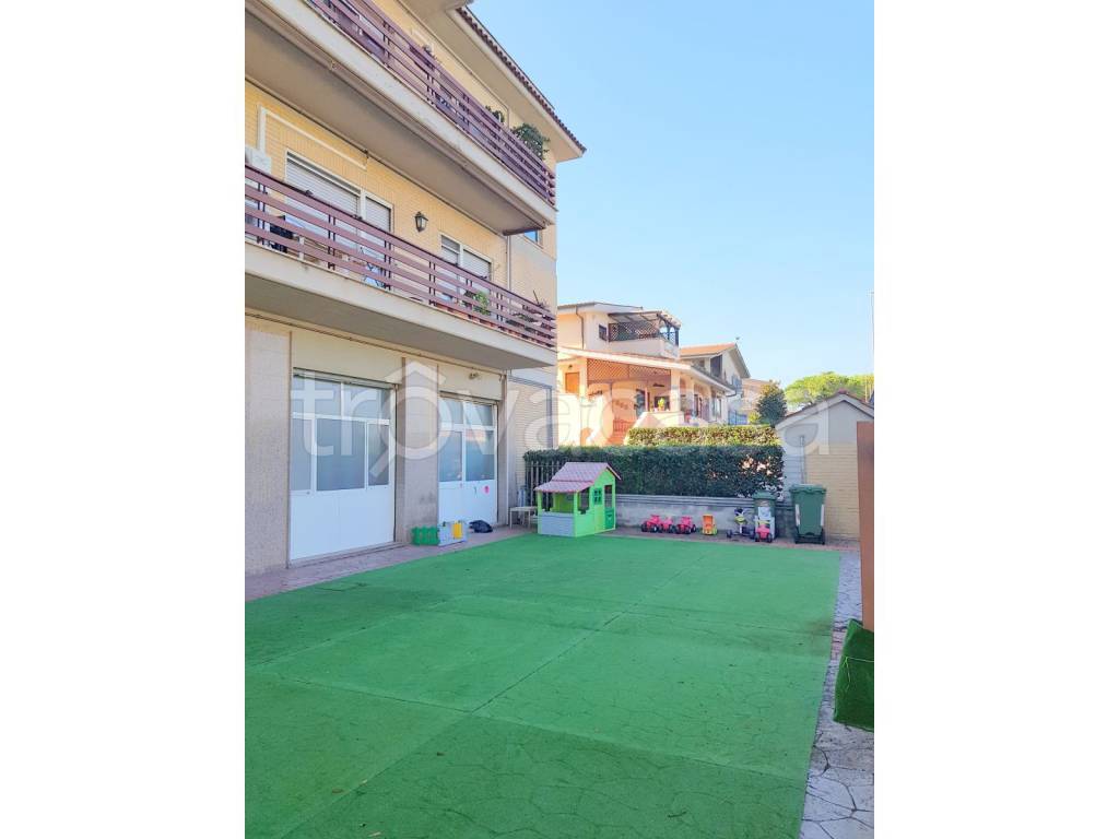 negozio in vendita a Roma in zona Celio