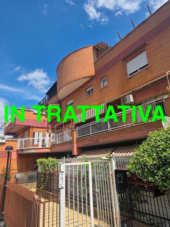 appartamento in vendita a Roma in zona Torrione Cerquetta