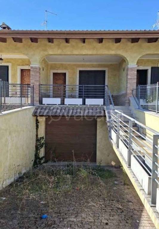 appartamento in vendita a Roma in zona Case Rosse