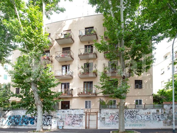 appartamento in vendita a Roma in zona Ostiense