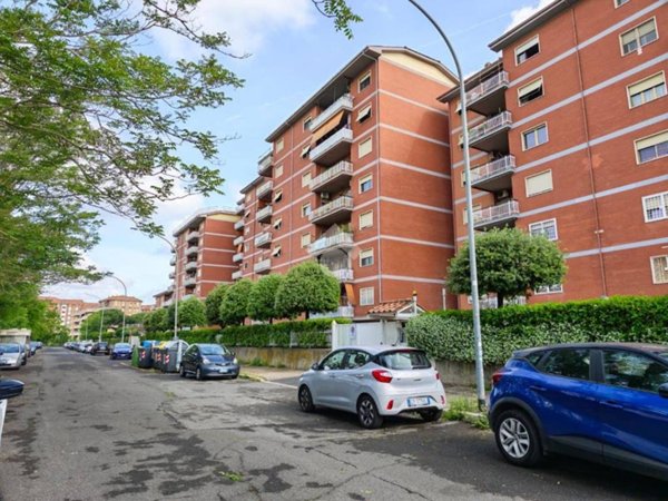 appartamento in vendita a Roma in zona Torre Spaccata