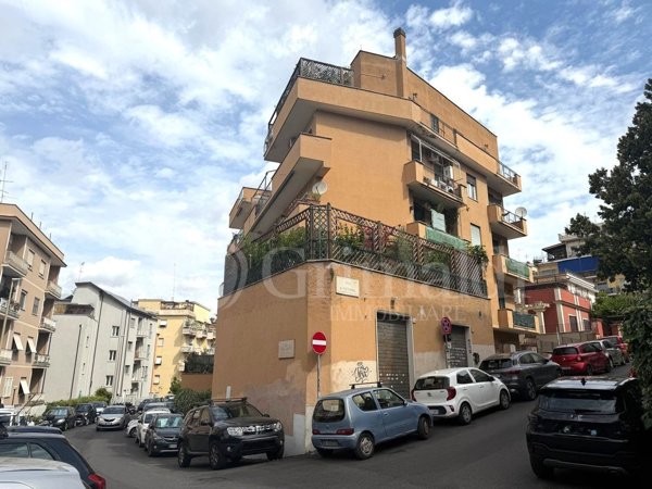 appartamento in vendita a Roma in zona Gianicolense