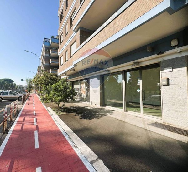 negozio in vendita a Roma in zona Ostia