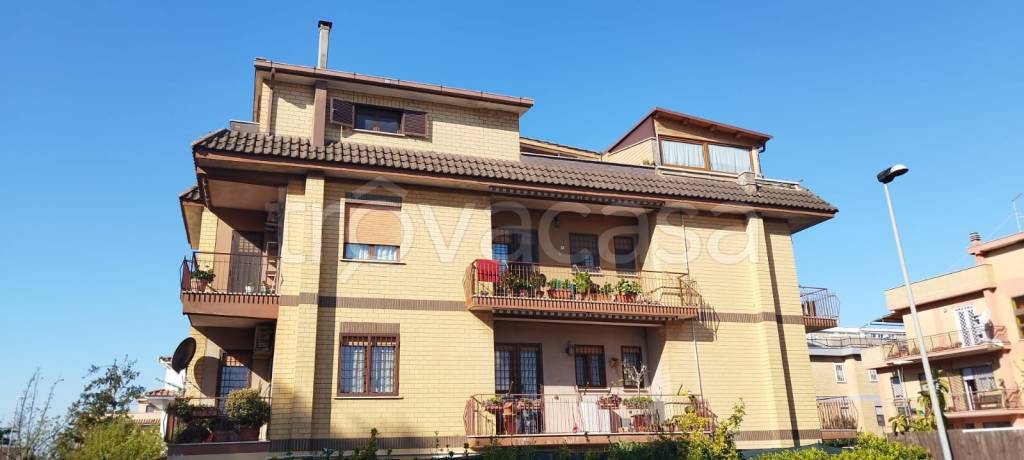 appartamento in vendita a Roma in zona Acilia
