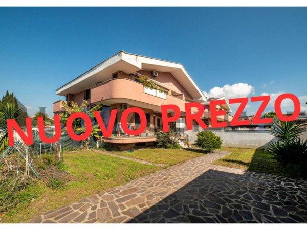 casa indipendente in vendita a Roma in zona Infernetto