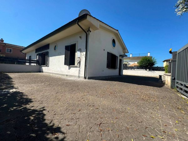 casa indipendente in vendita a Roma in zona Casal Morena
