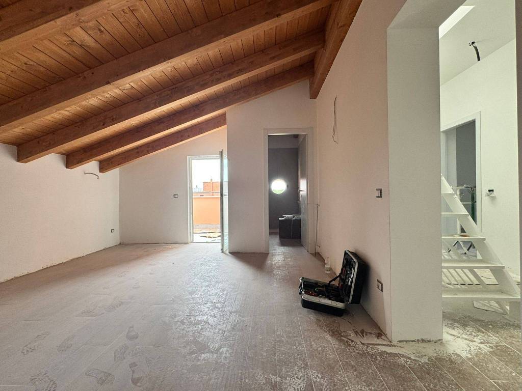 appartamento in vendita a Roma in zona Appio Pignatelli