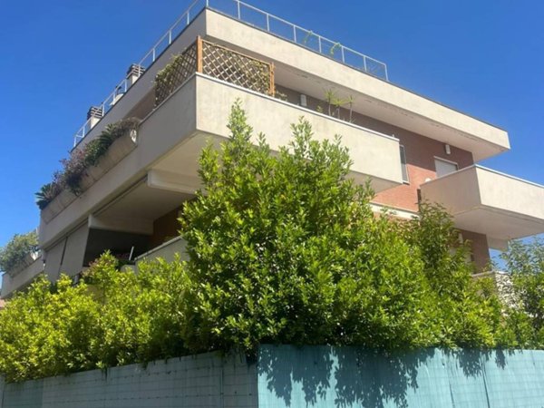 appartamento in vendita a Roma in zona Tomba di Nerone