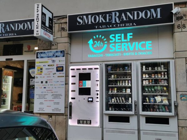negozio in vendita a Roma in zona Tuscolano