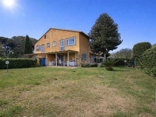 casa indipendente in vendita a Roma in zona Casal Palocco