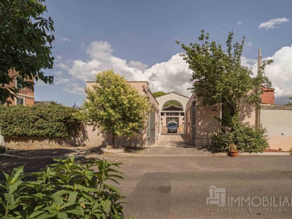 intera palazzina in vendita a Roma in zona Prenestino-Centocelle