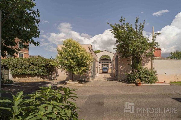 casa indipendente in vendita a Roma in zona Tuscolano