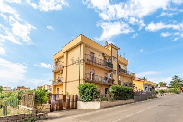 appartamento in vendita a Roma in zona Lunghezza