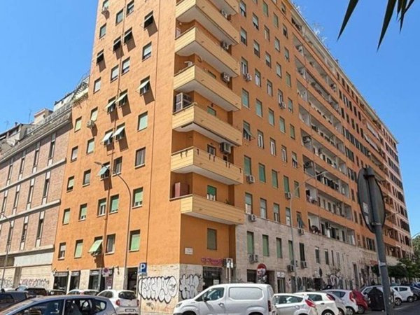 appartamento in vendita a Roma in zona Tuscolano
