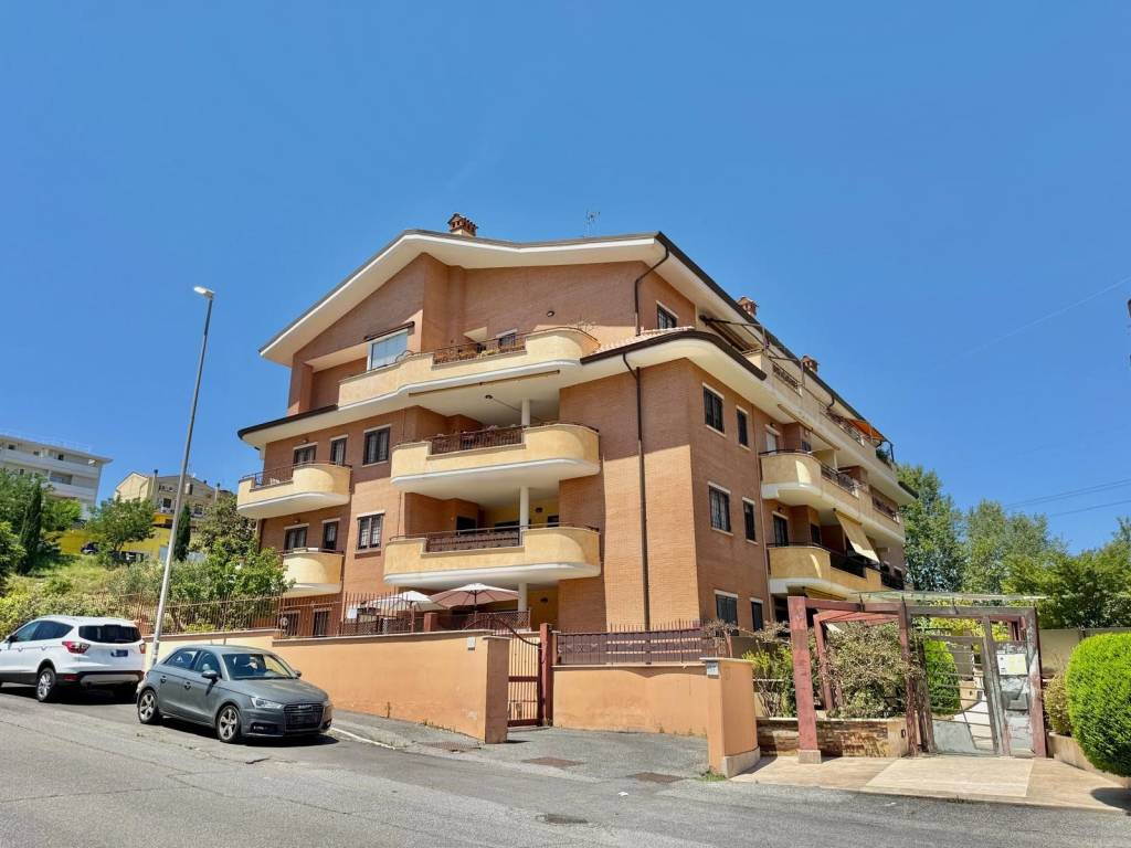 appartamento in vendita a Roma in zona Massimina/Casal Lumbroso