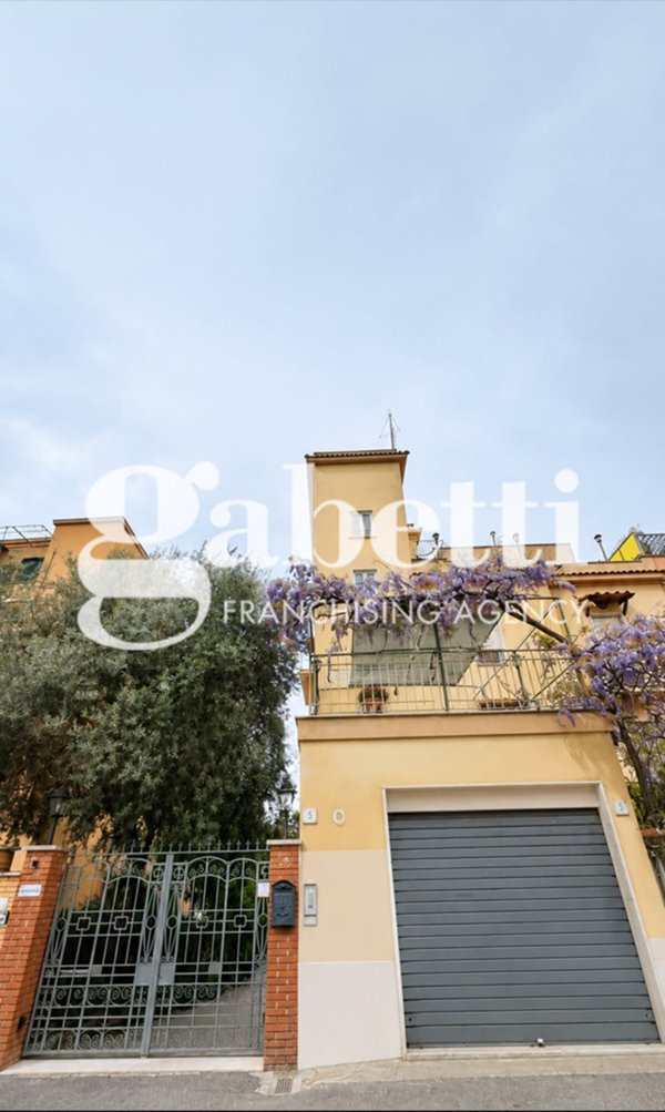 appartamento in vendita a Roma in zona Prenestino-Labicano
