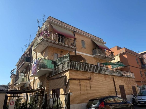 appartamento in vendita a Roma in zona San Basilio