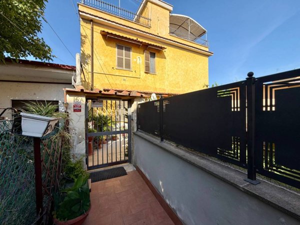 appartamento in vendita a Roma in zona Casal Morena