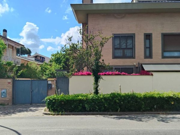 casa indipendente in vendita a Roma in zona Axa