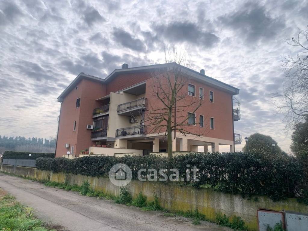 appartamento in vendita a Roma in zona Pantan Monastero