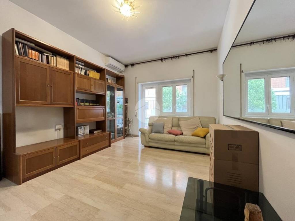 appartamento in vendita a Roma in zona Tuscolano