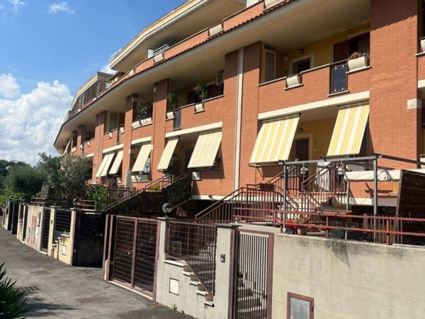 appartamento in vendita a Roma in zona Valle Muricana