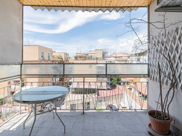appartamento in vendita a Roma in zona Cinecittà