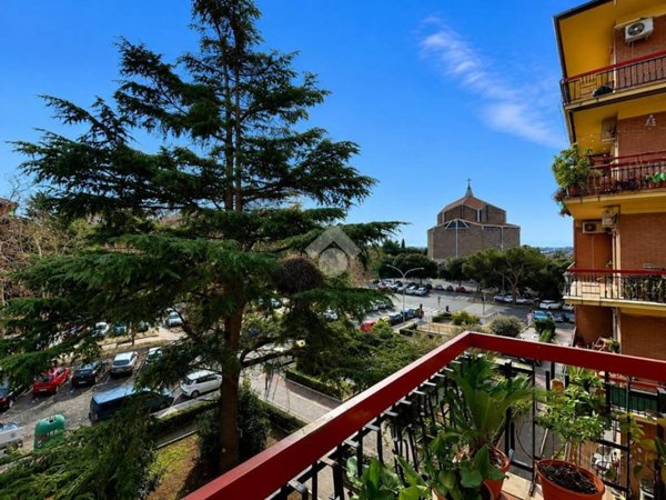 appartamento in vendita a Roma in zona Appio Claudio