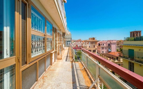 appartamento in vendita a Roma in zona Appio Latino