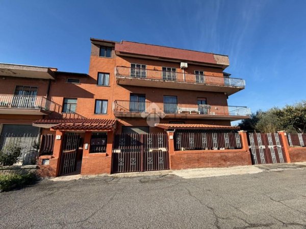 appartamento in vendita a Roma in zona Finocchio