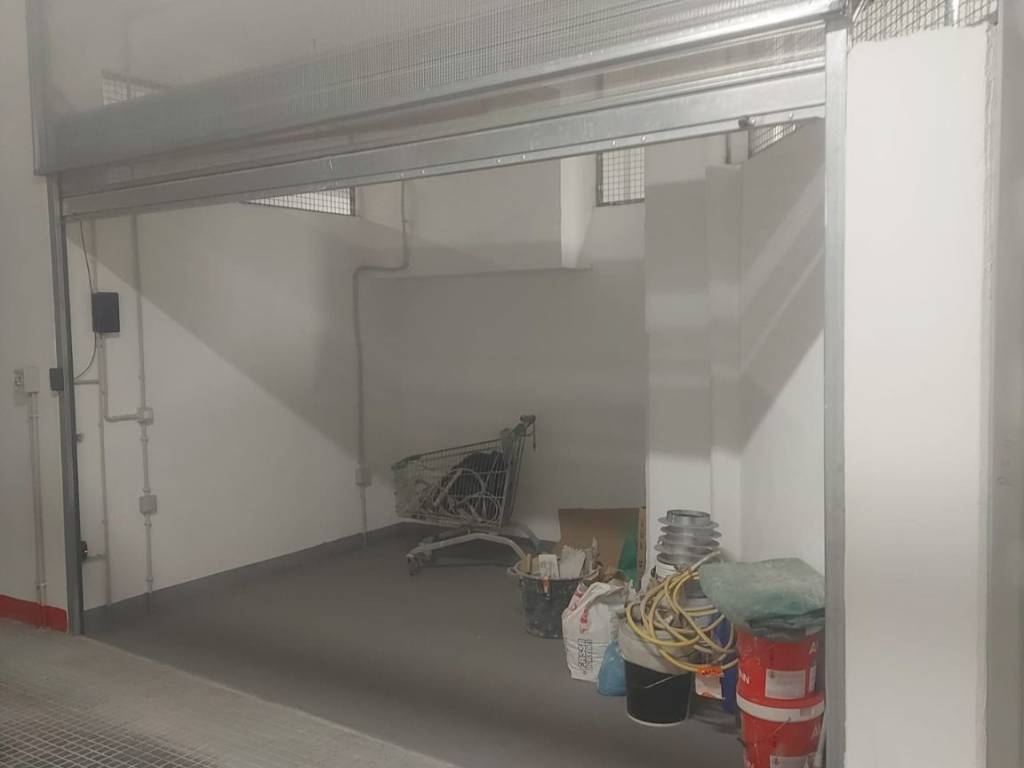 locale di sgombero in vendita a Roma in zona Portuense