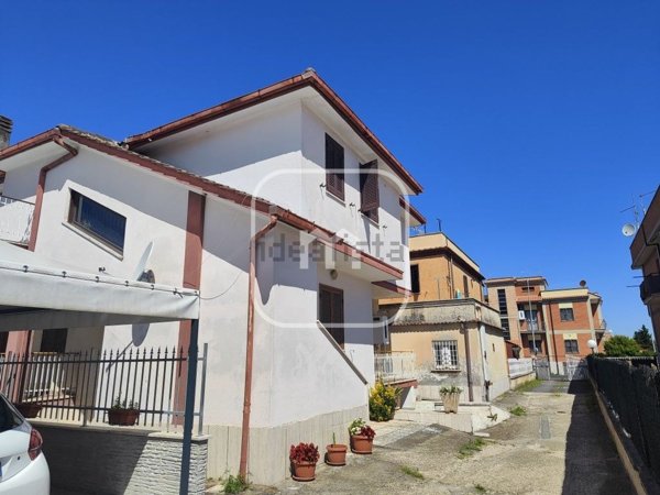 appartamento in vendita a Roma in zona Lunghezza