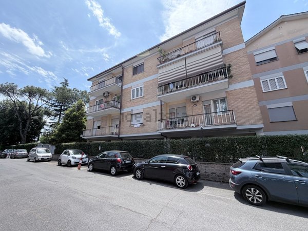 appartamento in vendita a Roma in zona Appio Claudio