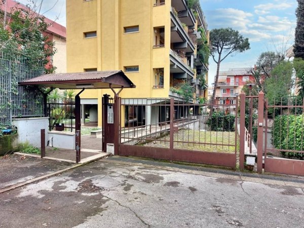 ufficio in vendita a Roma in zona Aurelio