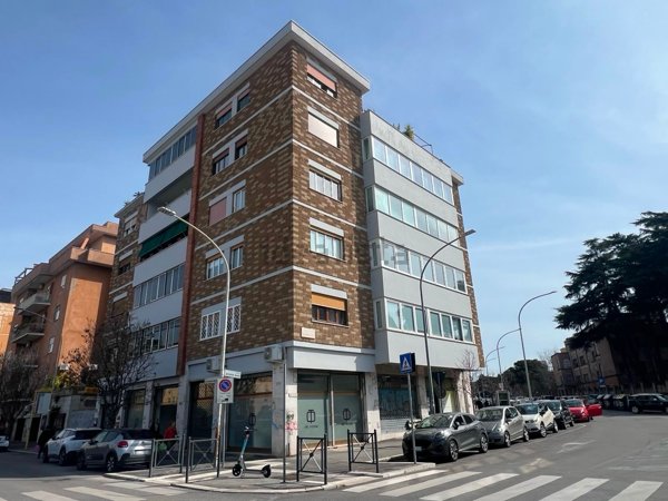 appartamento in vendita a Roma in zona Ardeatino