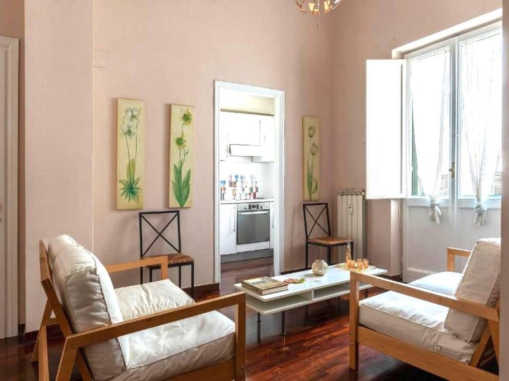 appartamento in vendita a Roma in zona Parione/Sant'Eustachio
