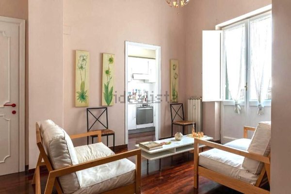 appartamento in vendita a Roma in zona Rione Regola
