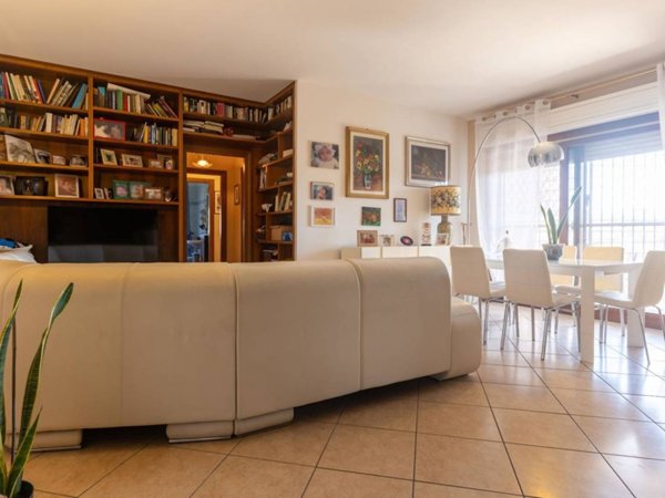 appartamento in vendita a Roma in zona Ardeatino