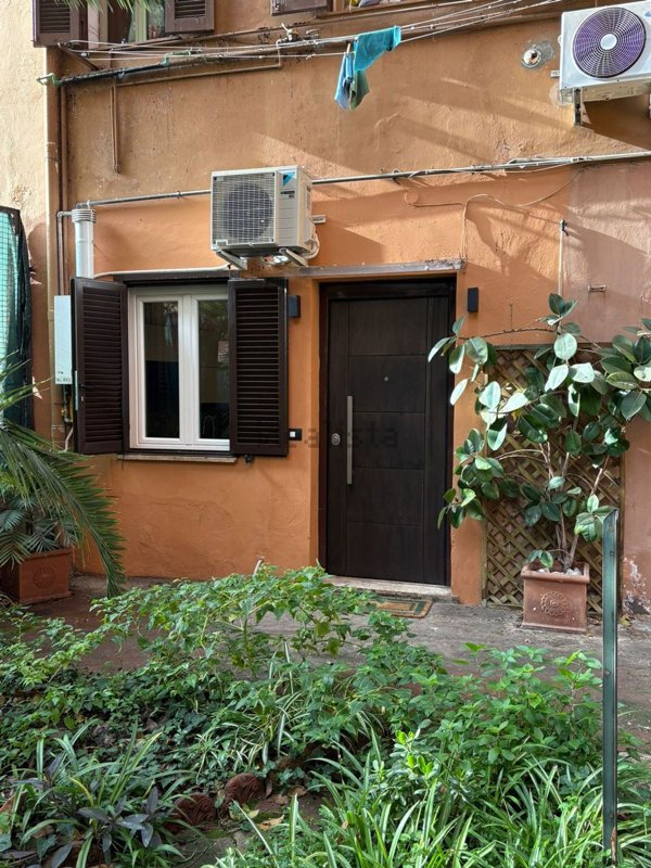 appartamento in vendita a Roma in zona Tuscolano