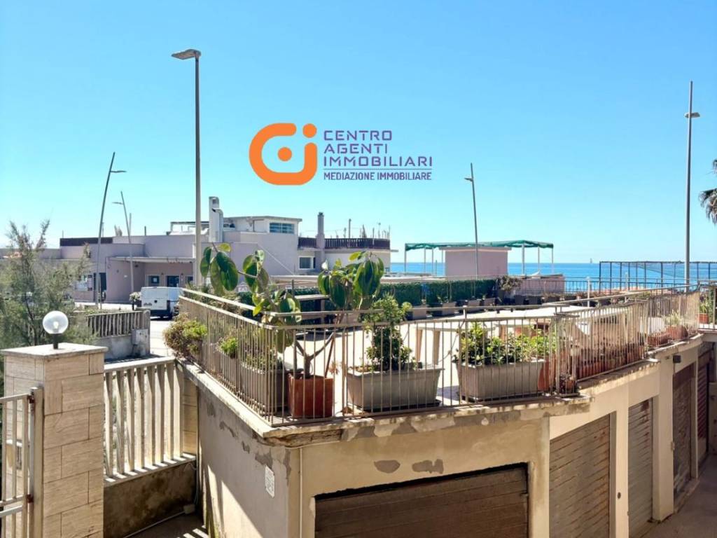 appartamento in vendita a Roma in zona Ostia