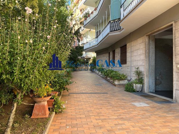 appartamento in vendita a Roma in zona Tor di Quinto