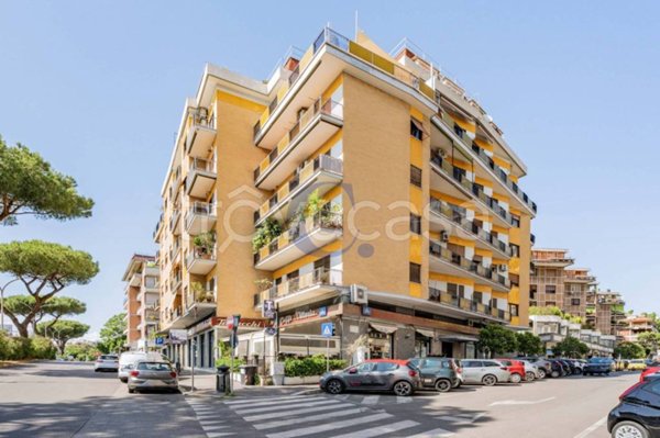 appartamento in vendita a Roma in zona Ardeatino