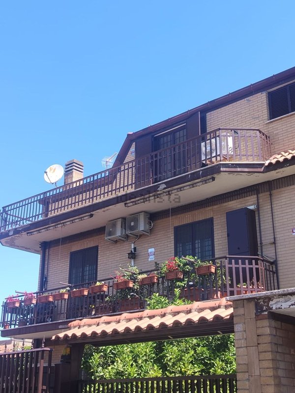 appartamento in vendita a Roma in zona Torre Angela
