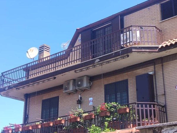 appartamento in vendita a Roma in zona Torre Angela
