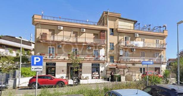 appartamento in vendita a Roma in zona Torre Angela