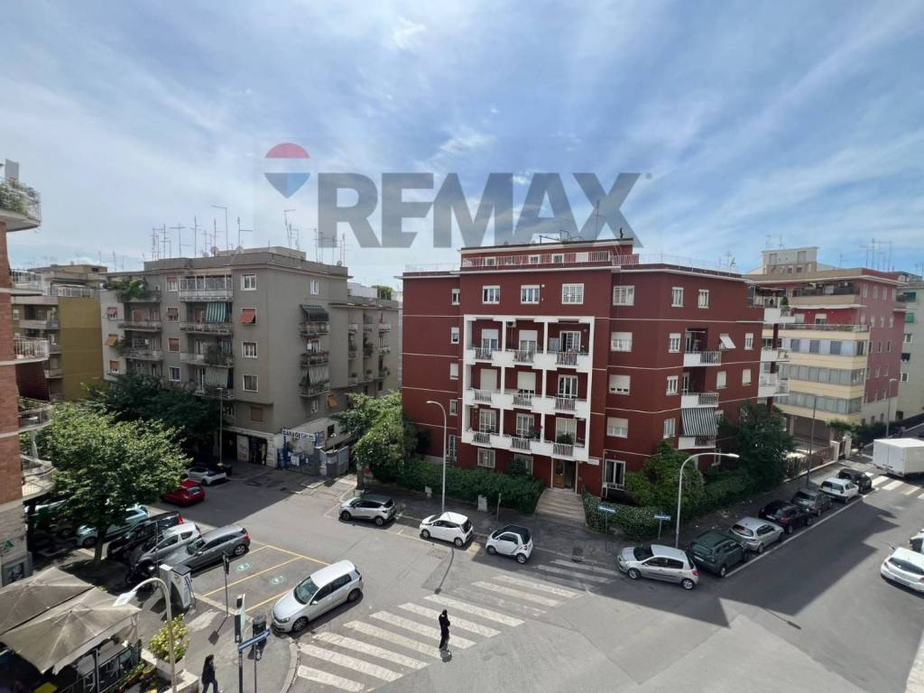 appartamento in vendita a Roma in zona Appio Latino